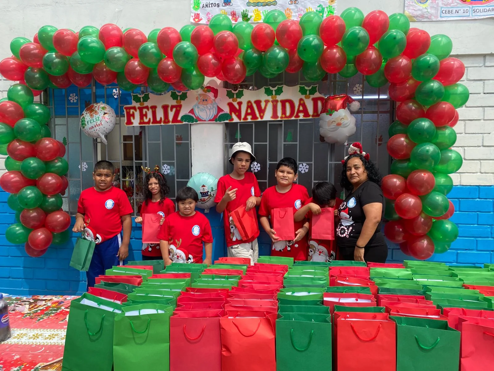 Actividad solidaria con la comunidad educativa del CEBE N.° 10 Solidaridad.