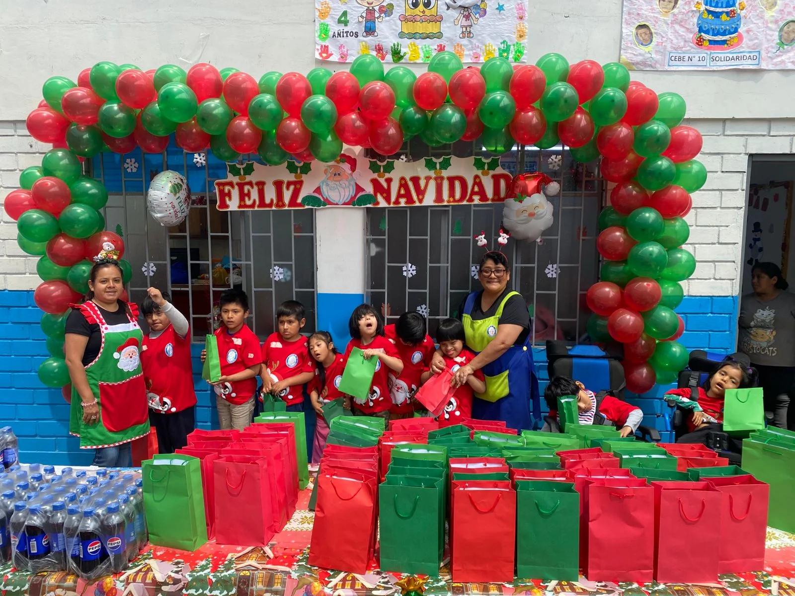 Registro de una jornada de apoyo con la comunidad educativa.